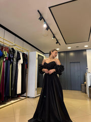 Midnight Elegance Siyah Saten Abiye