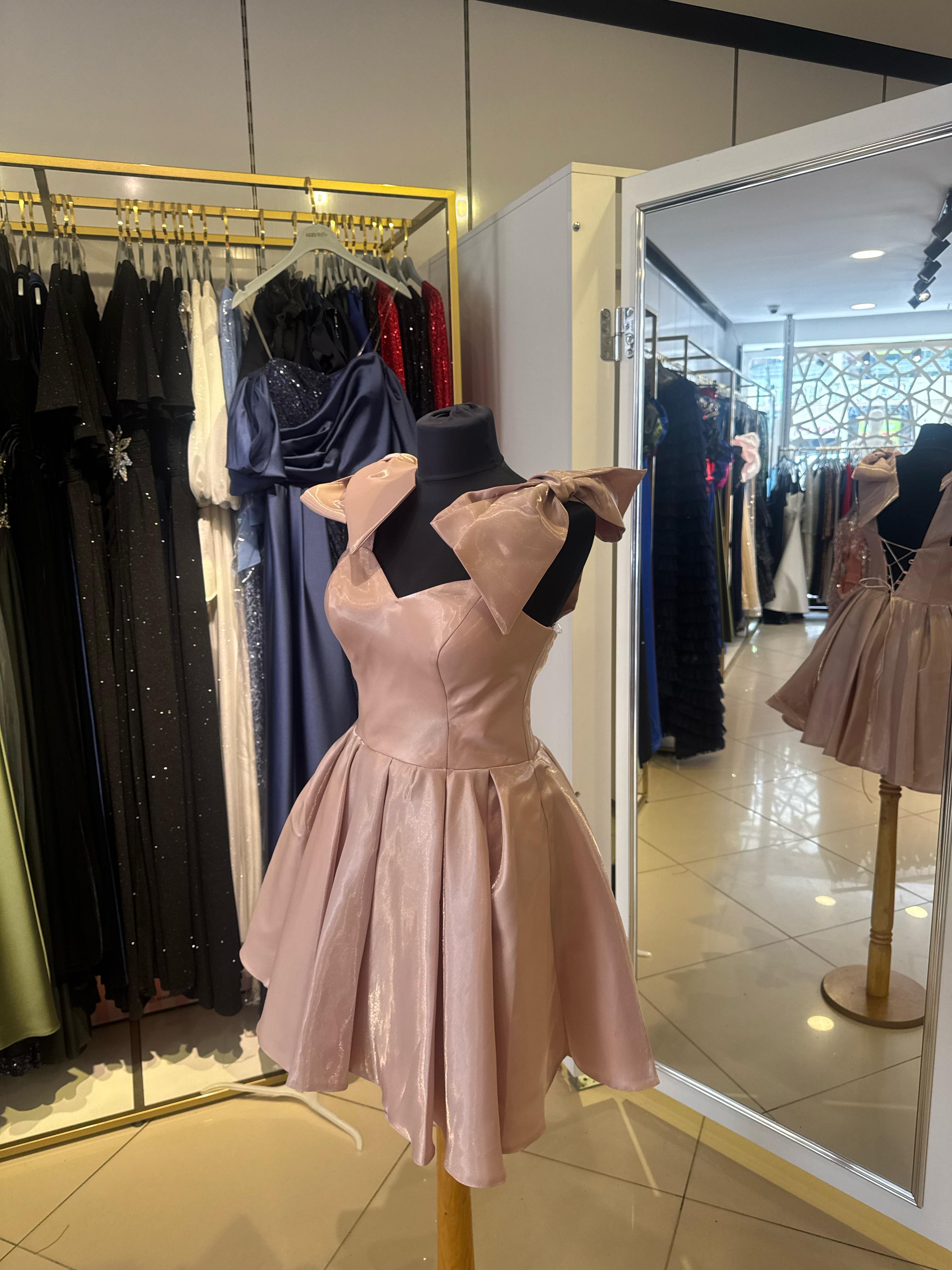 Pudra Fiyonk Detaylı Saten Mini Abiye